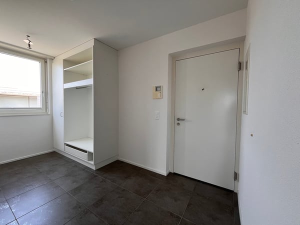 grosse 4.5-Zimmer Wohnung mit div. Nebenräumen an zentraler Lage 3