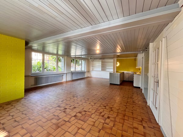 grosses Wohnhaus / eh. Restaurant mit Spycher 7