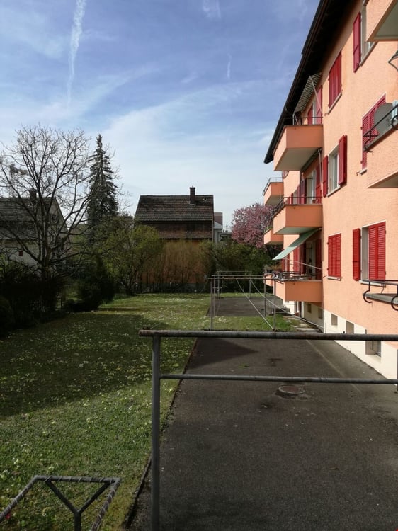 ruhige und helle 1 -Zimmerwohnung im beliebten Champagnequartier 14