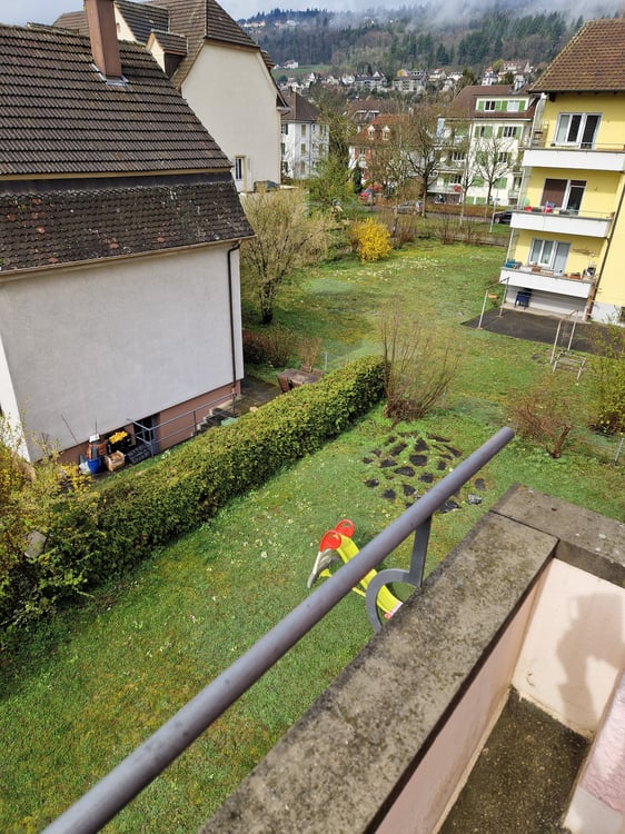 ruhige und helle 4 -Zimmerwohnung im beliebten Champagnequartier 12