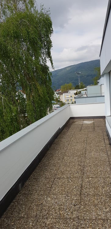Traumhafte Attika mit 53 m2 Terrasse in kleinem Mehrfamilienhaus 3