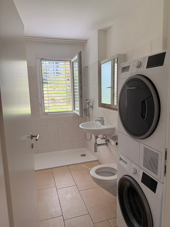 Helle, luftige 3.5-Zimmer-Wohnung im Erdgeschoss mit grossem Sitzplatz und Gartenanteil 5
