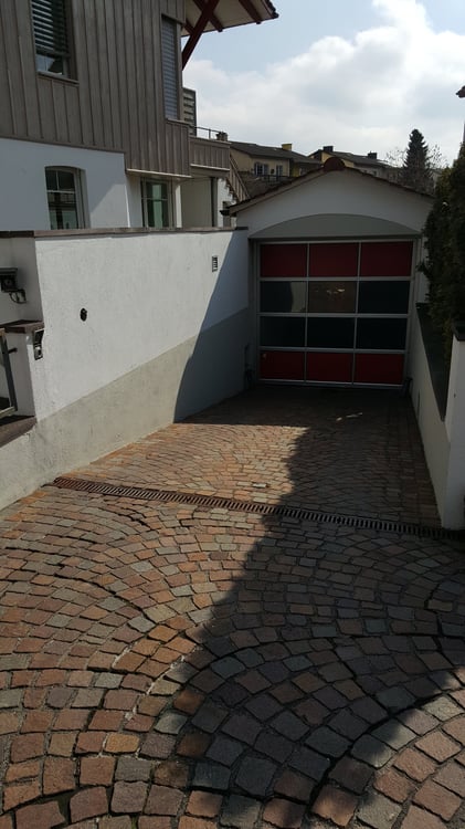 Auto-Abstellplatz in übersichtlicher Tiefgarage im Dorfzentrum 2