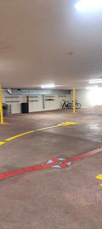 Auto-Abstellplatz in übersichtlicher Tiefgarage im Dorfzentrum 1