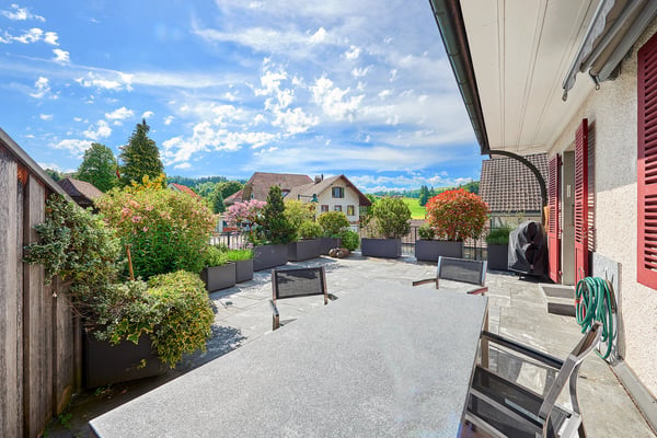 Maisonettewohnung mit grosser Terrasse, Zentrum Niederscherli