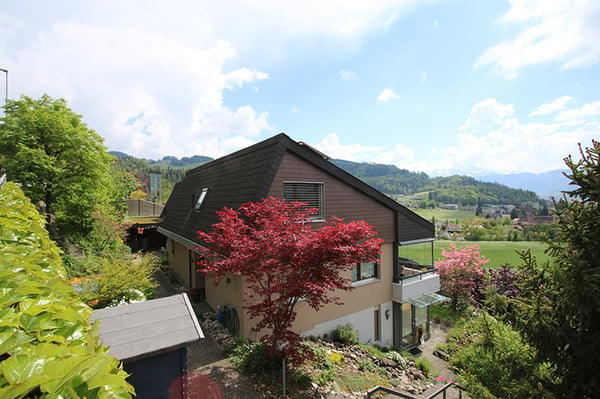 Grosszügiges 6½-Zimmer-Haushälfte mit Privatsphäre und privilegierter Panoramaaussicht 2