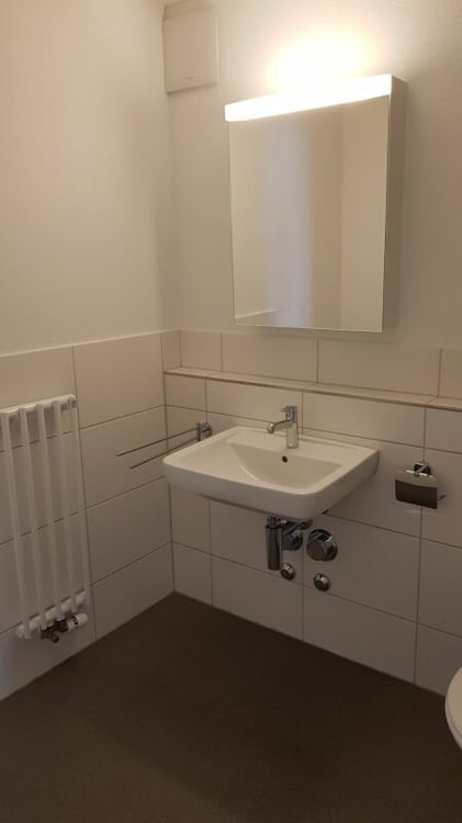 Exklusive, lichtdurchflutete Wohnung mit traumhaftem Ausblick ins Grüne und weitläufigem Balkon. 6