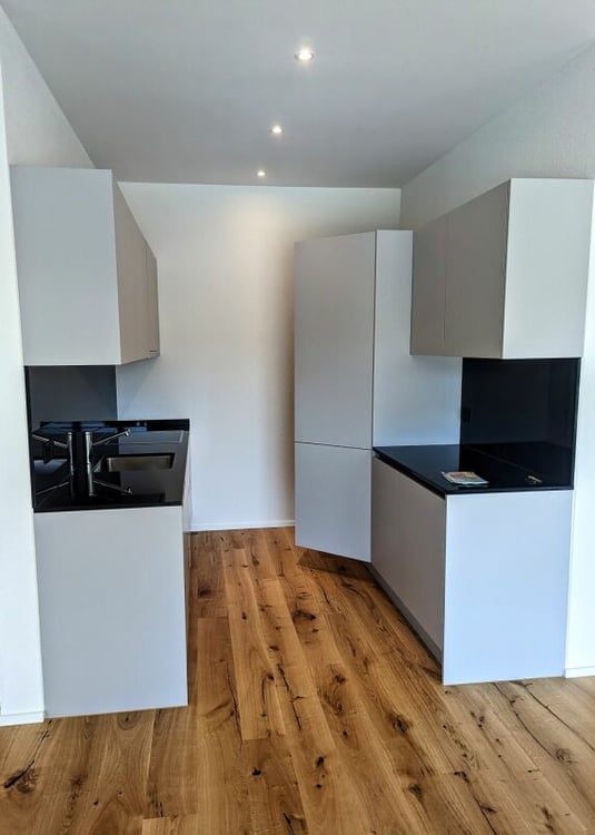 Helle und grosszügige Wohnung mit stilvollem Parkettboden 2