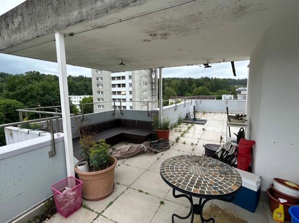 Lichtdurchflutete Wohnung mit Weitblick ins Grüne und grossem Balkon 8