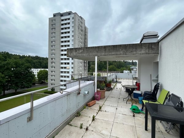 Lichtdurchflutete Wohnung mit Weitblick ins Grüne und grossem Balkon 9