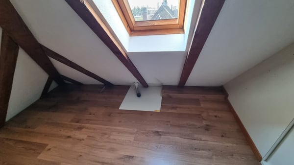 Frisch renovierte 2.5-Zimmerwohnung mit gemütlichem Cheminée und Loggia 9