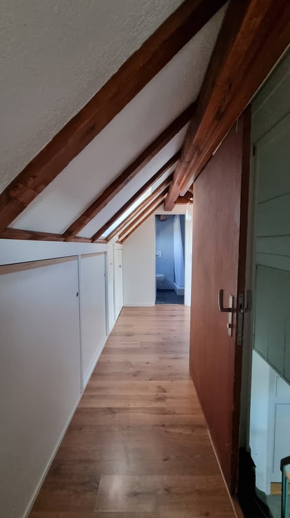 Frisch renovierte 2.5-Zimmerwohnung mit gemütlichem Cheminée und Loggia 8