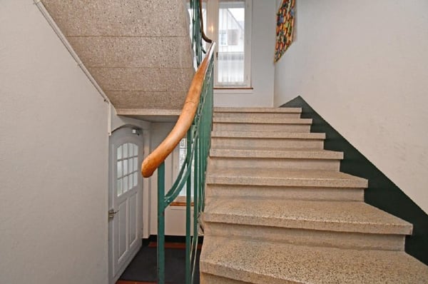 Frisch renovierte 2.5-Zimmerwohnung mit gemütlichem Cheminée und Loggia 11