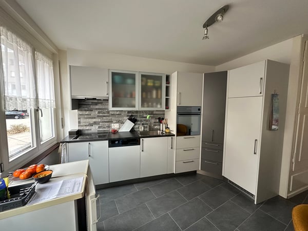 Grosszügige 1-Zimmerwohnung mit renovierter Küche und Balkon 3