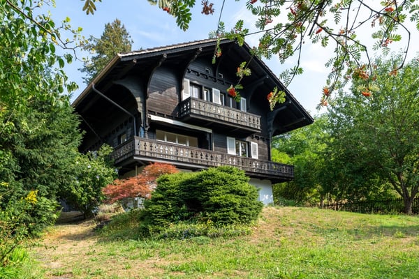 Rustikale Eleganz in Gümligen - freistehendes Chalet mit viel Umschwung 2