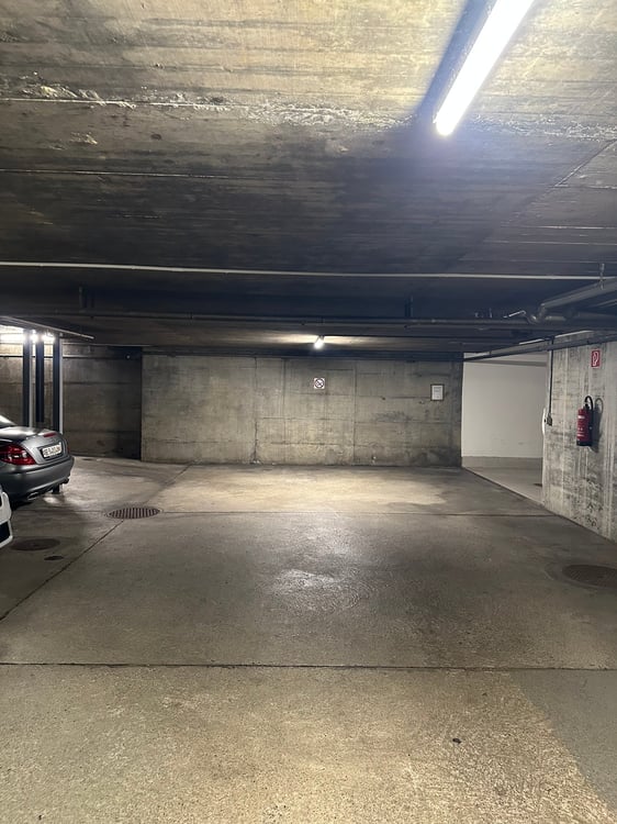 Einstellhallenplatz ab sofort zu vermieten 2