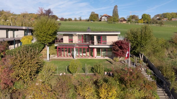 Grüne Oase mit traumhafter Fernsicht - 5.5 Zimmer-Haus in Worb 1