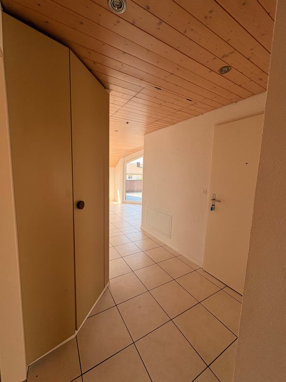 Wunderschöne preisgünstige Dachwohnung mit Cheminée, ruhig und doch zentral 15