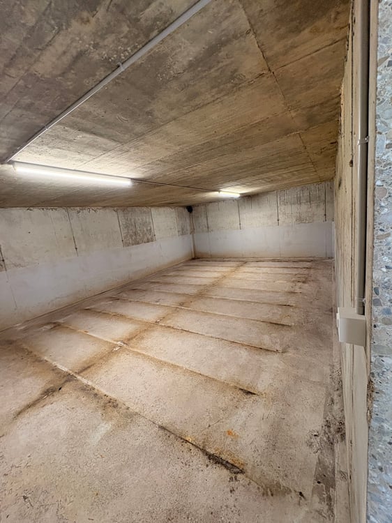 Wunderschöne preisgünstige Dachwohnung mit Cheminée, ruhig und doch zentral 24