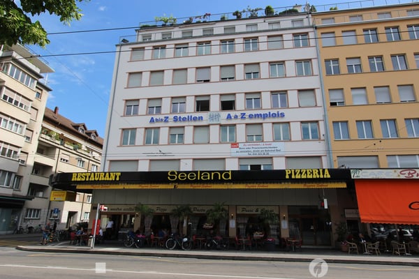 Top Lage vis-à-vis vom Bahnhof - grosse und helle Räume 1