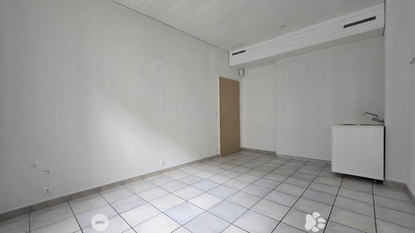 Beste Lage vis-à-vis vom Bahnhof 5