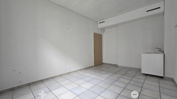 Beste Lage vis-à-vis vom Bahnhof 5