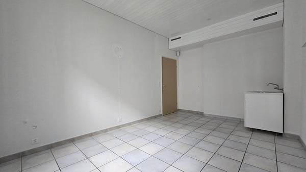 Beste Lage vis-à-vis vom Bahnhof 5