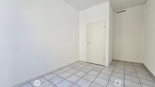 Beste Lage vis-à-vis vom Bahnhof 7