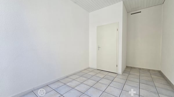 Beste Lage vis-à-vis vom Bahnhof 7