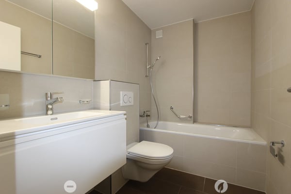 Frisch sanierte 4.5-Zimmer-Wohnung mit Balkon und Cheminée 6