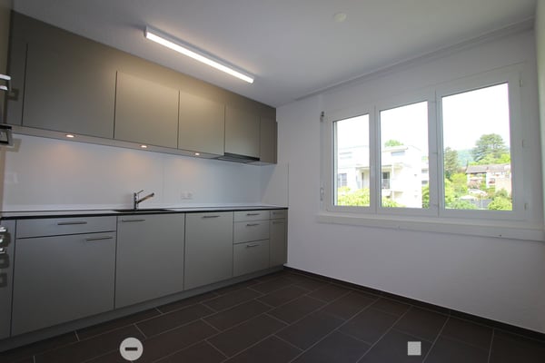 Frisch sanierte 1.5-Zimmer-Wohnung mit Balkon und Cheminée 4