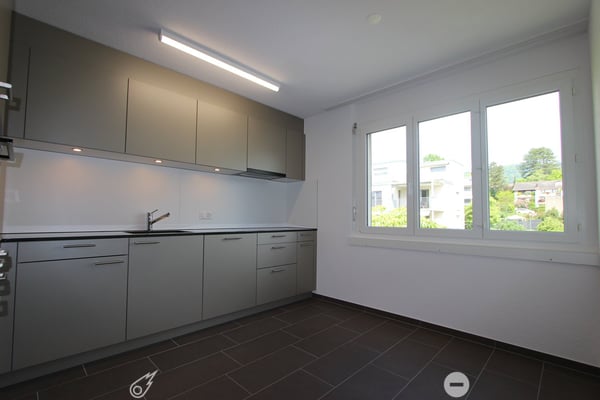 Frisch sanierte 4.5-Zimmer-Wohnung mit Balkon und Cheminée 4