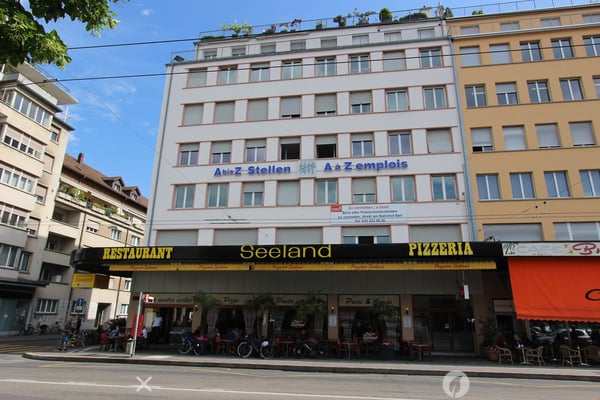 Top Lage vis-à-vis vom Bahnhof - grosse und helle Räume 1