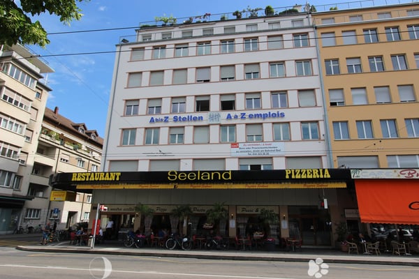 Top Lage vis-à-vis vom Bahnhof - grosse und helle Räume 1