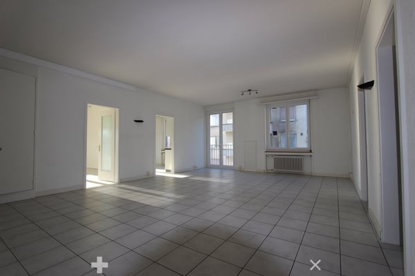 Top Lage vis-à-vis vom Bahnhof - grosse und helle Räume 5