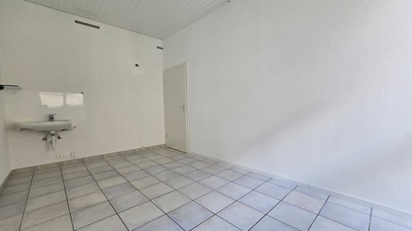 Beste Lage vis-à-vis vom Bahnhof 9