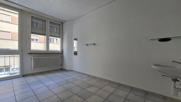 Beste Lage vis-à-vis vom Bahnhof 8
