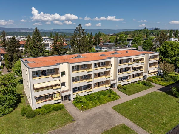 Frisch sanierte 4.5-Zimmer-Wohnung mit Balkon und Aussicht in Lyss 1