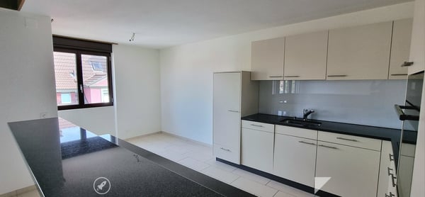 Grosszügige 4.5-Zimmer-Wohnung mit Balkon 2