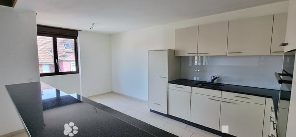 Grosszügige 3.5-Zimmer-Wohnung mit Balkon 2