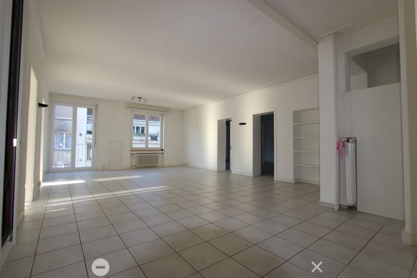 Top Lage vis-à-vis vom Bahnhof - grosse und helle Räume 4