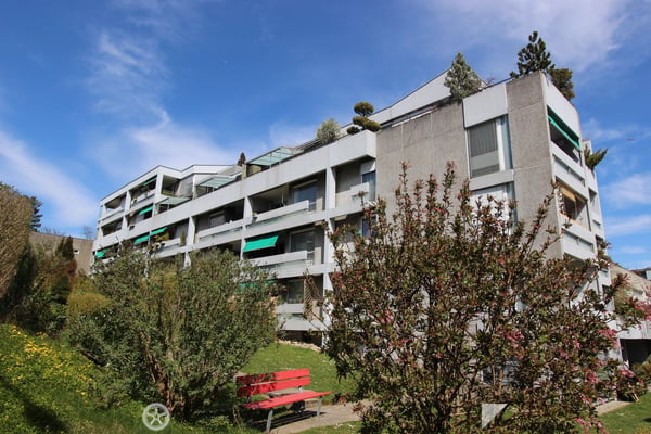 Helle 2-Zimmer-Wohnung mit Balkon und schöner Aussicht in Biel/Bienne 1