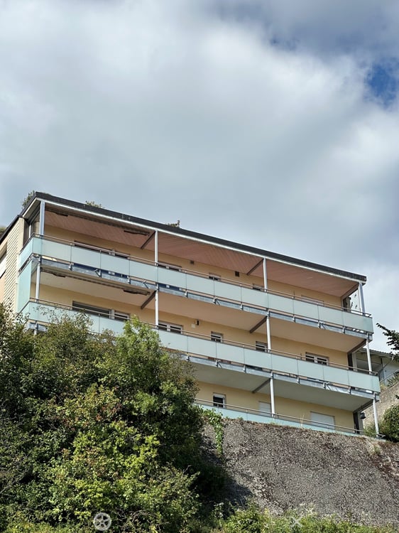 Charmante 3.5-Zimmer-Wohnung mit grossem Balkon und schöner Aussicht in Biel 2