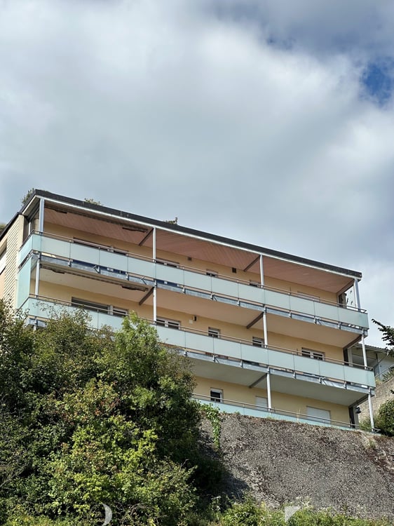 Charmante 3.5-Zimmer-Wohnung mit grossem Balkon und schöner Aussicht in Biel 2