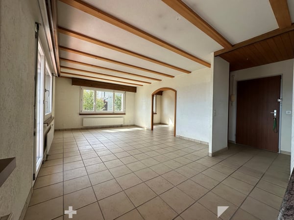 Charmante 2.5-Zimmer-Wohnung mit grossem Balkon und schöner Aussicht in Biel 5