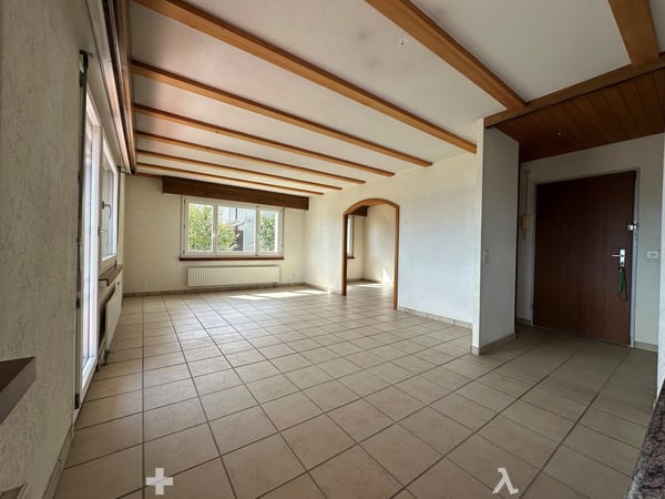 Charmante 2.5-Zimmer-Wohnung mit grossem Balkon und schöner Aussicht in Biel 5