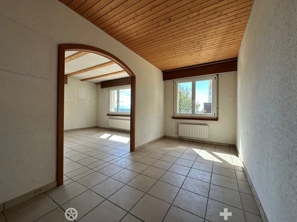 Charmante 2.5-Zimmer-Wohnung mit grossem Balkon und schöner Aussicht in Biel 4