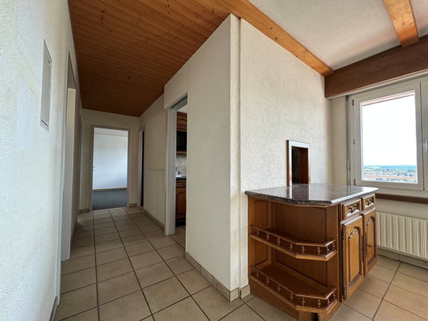 Charmante 3.5-Zimmer-Wohnung mit grossem Balkon und schöner Aussicht in Biel 13