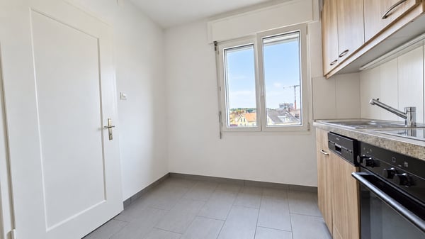 Sonniger Balkon und nahe vom Bahnhof 9
