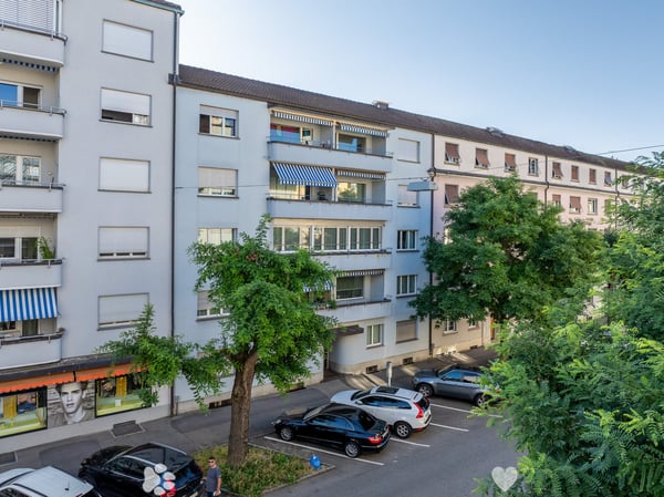 Sonniger Balkon und nahe vom Bahnhof 1